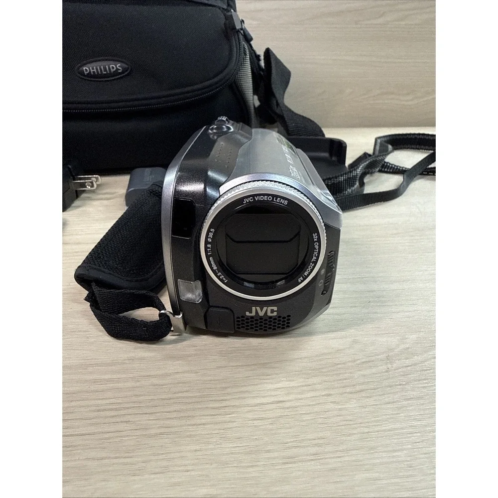 JVC Everio GZ-MG155U Black LCD 800x Digital Zoom Handheld MiniDV Camcorder WORKS